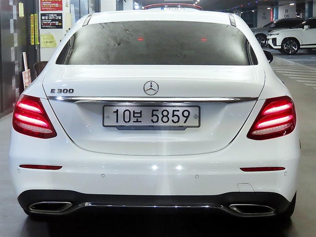 Mercedes Benz E class - Vista 5