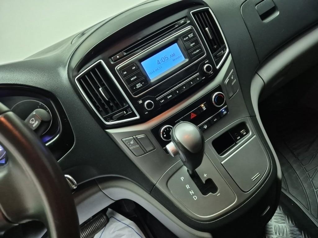 HYUNDAI Starex - Vista 9