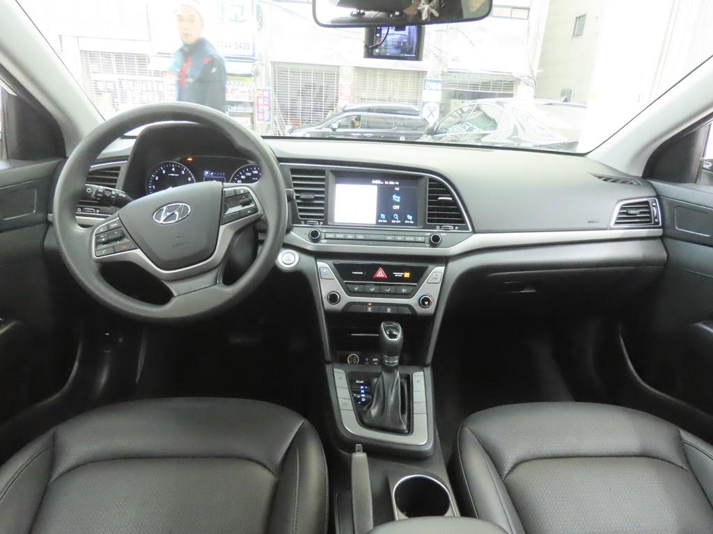 HYUNDAI Avante - Vista 7