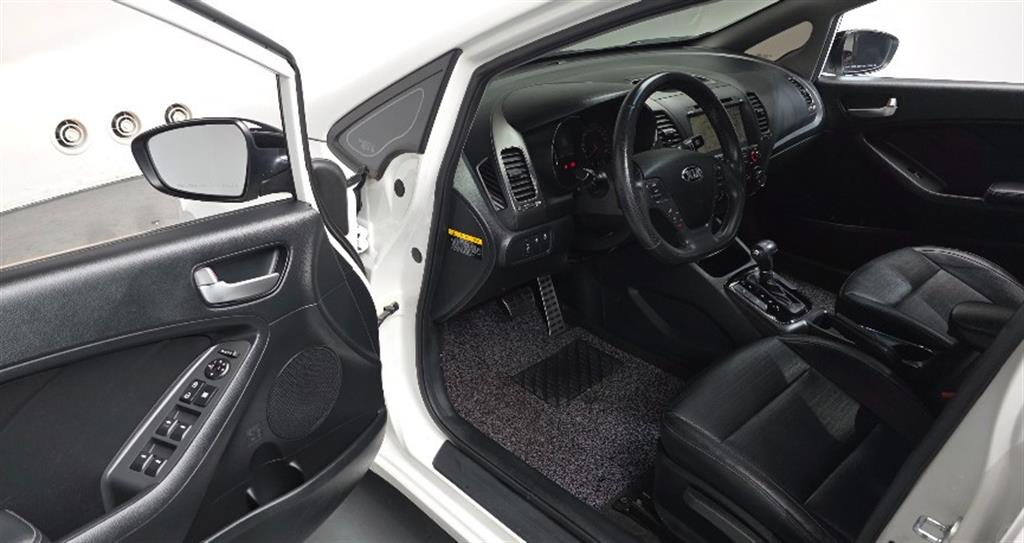 KIA K3 - Vista 10