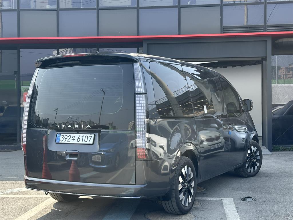 HYUNDAI Staria - Vista 4