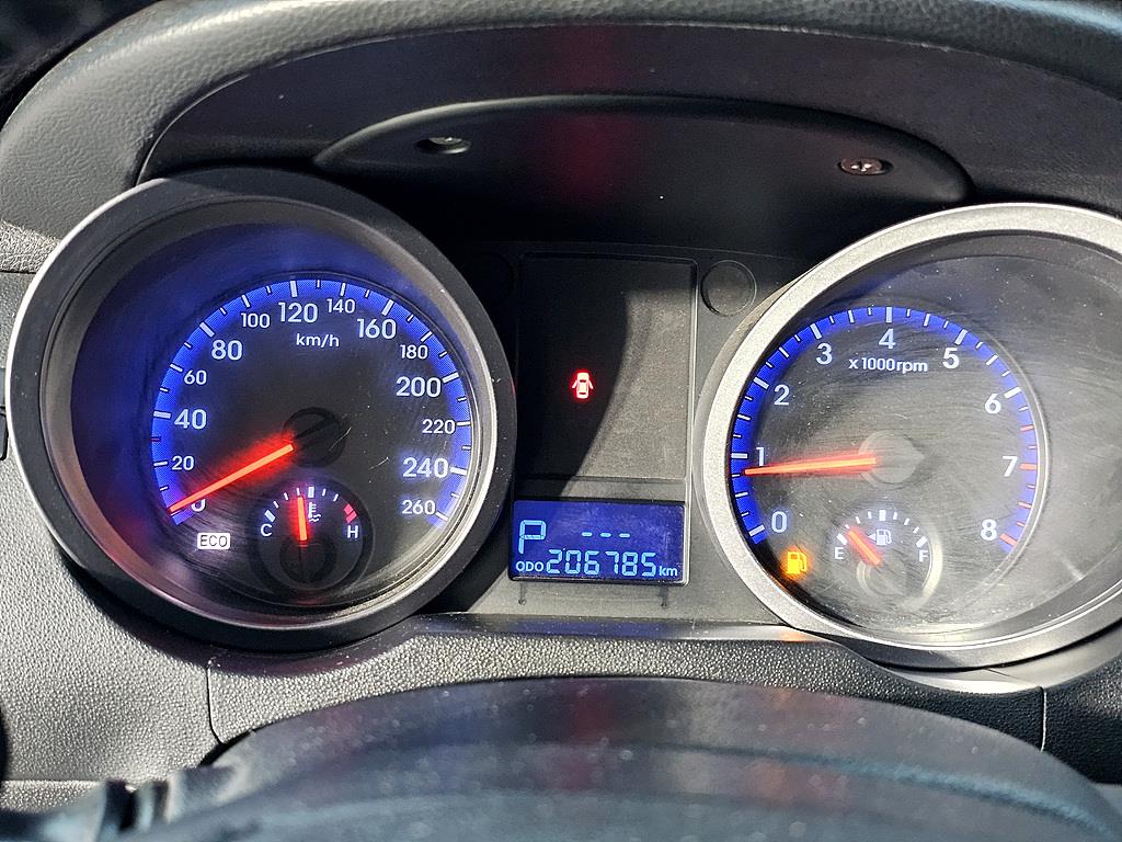 HYUNDAI Genesis - Vista 7