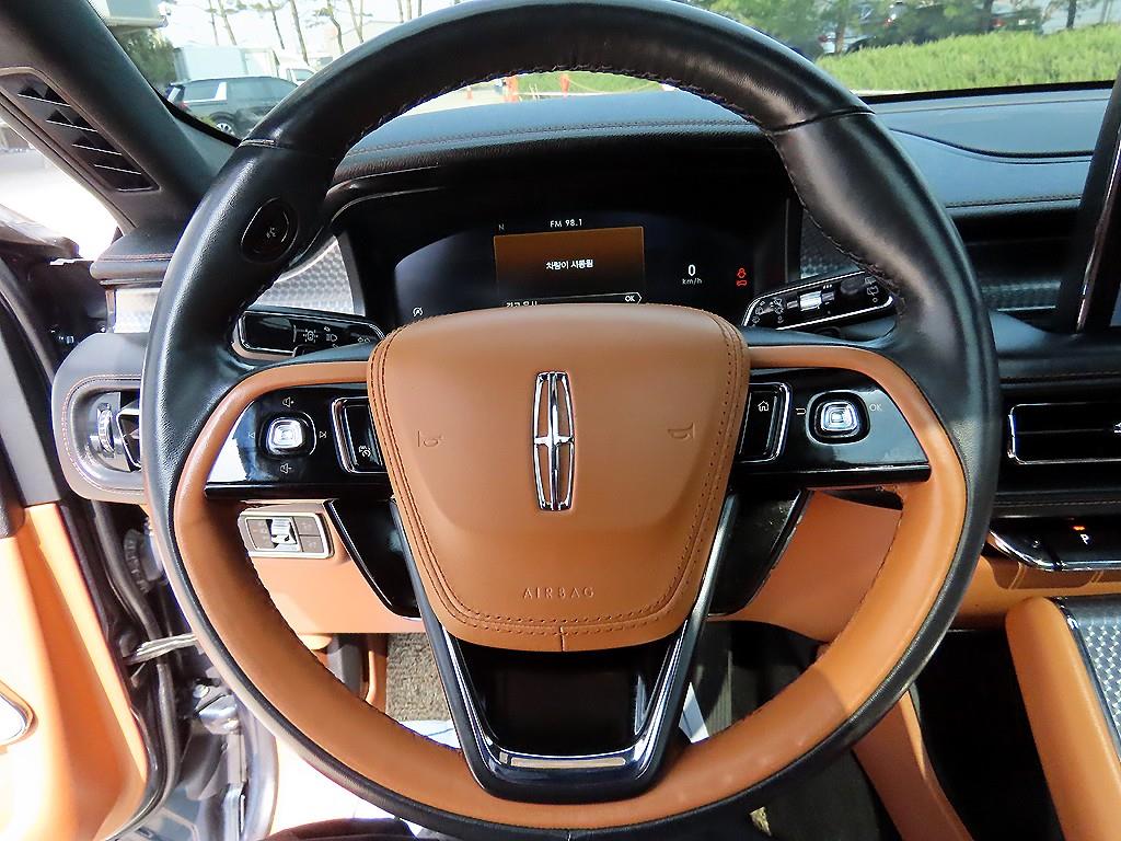 Lincoln Aviator - Vista 8