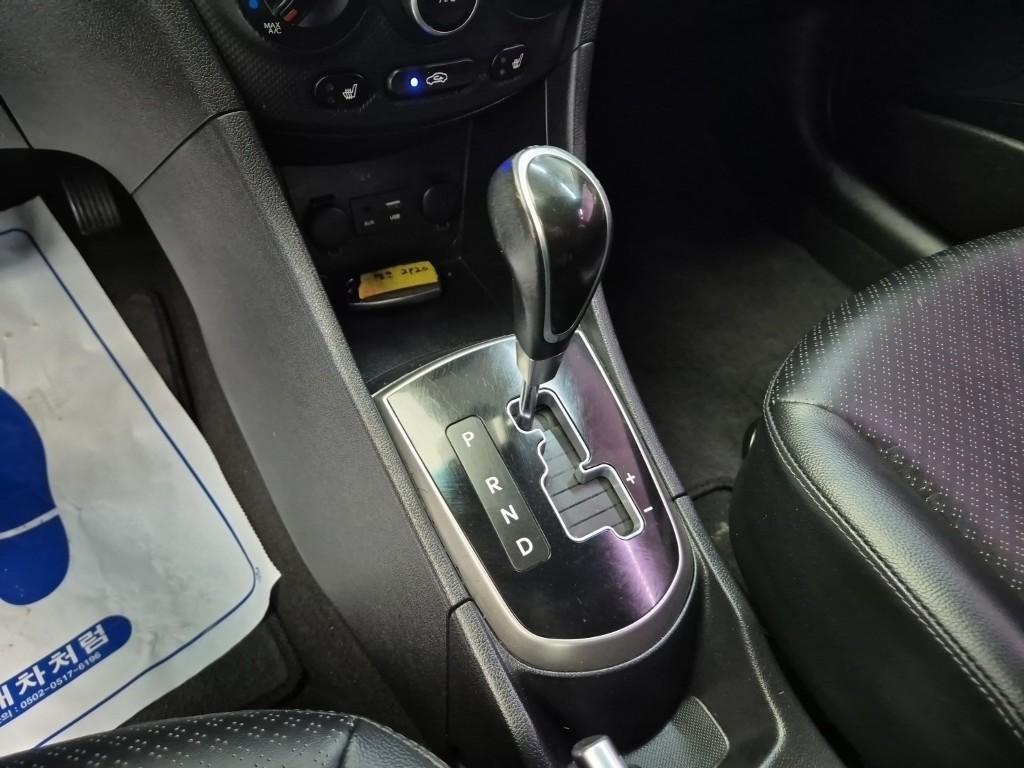 HYUNDAI Accent - Vista 8