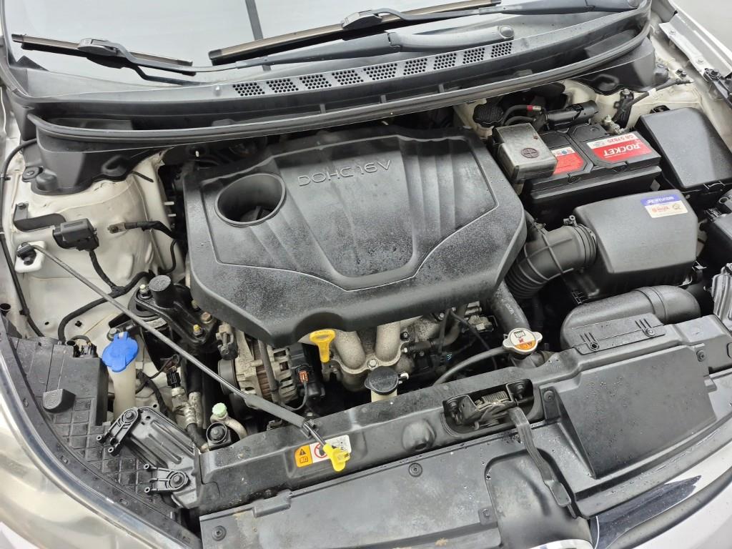 HYUNDAI Avante - Vista 6