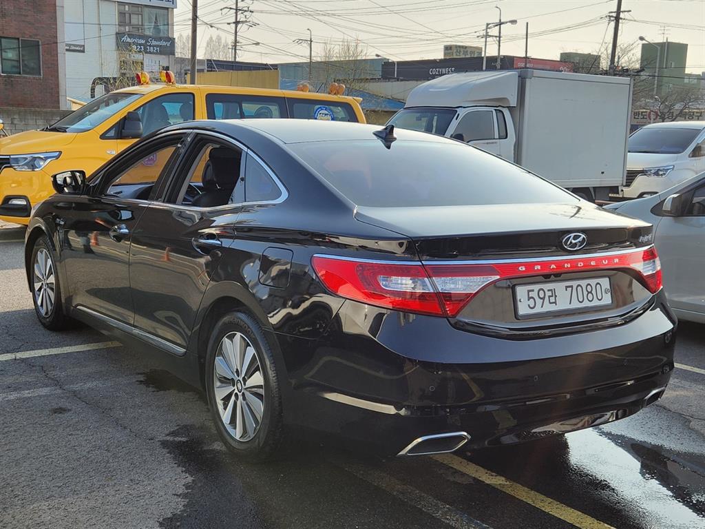 HYUNDAI Grandeur - Vista 7