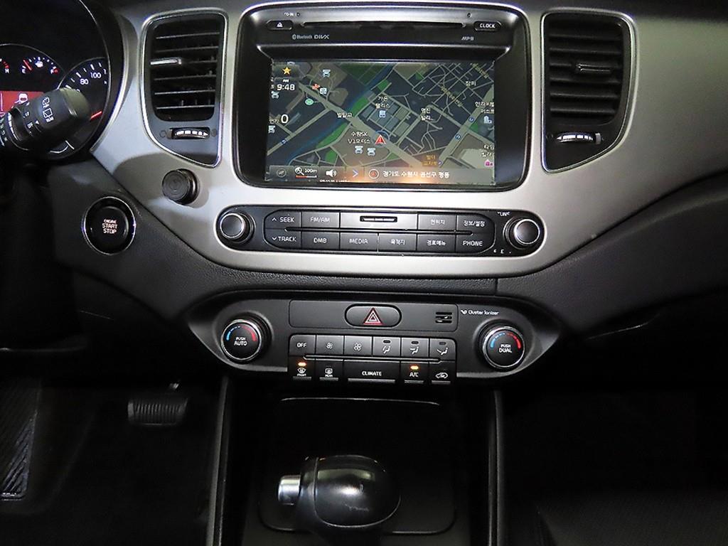 KIA Carens - Vista 11