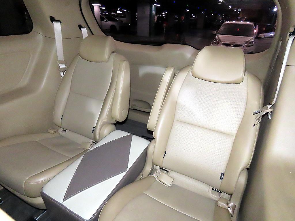KIA Carnival - Vista 8