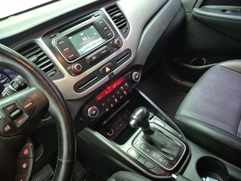 KIA Carens - Vista 10