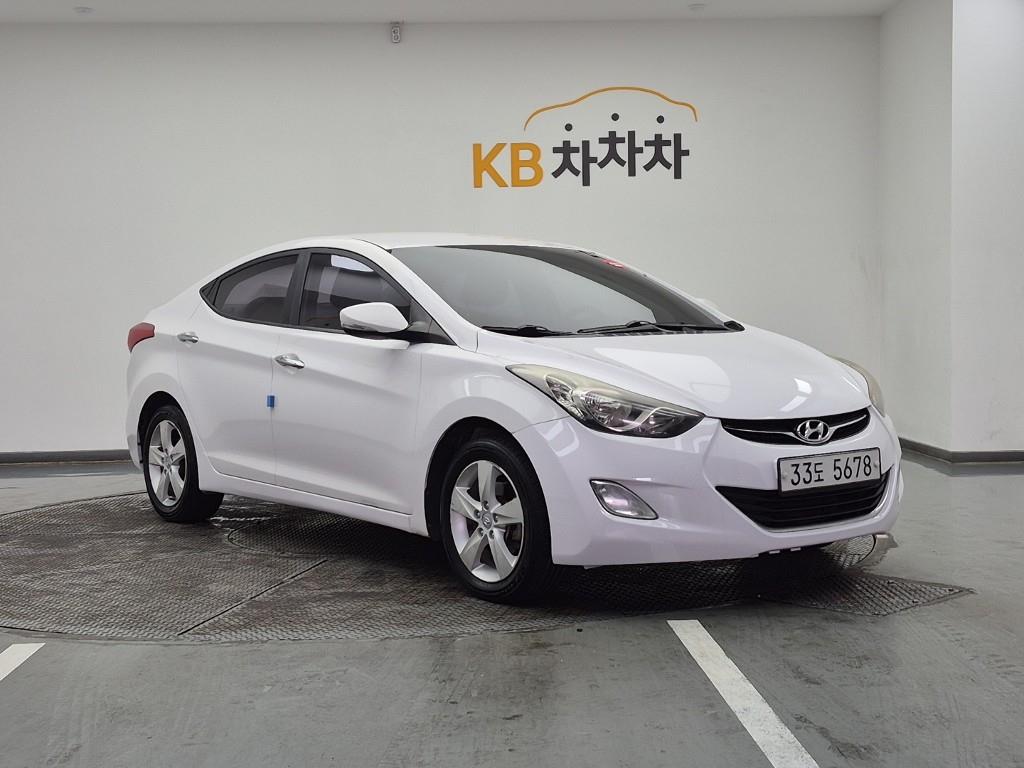 HYUNDAI Avante - Vista 2