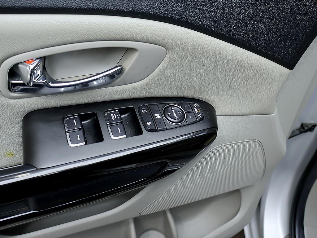 KIA Carnival - Vista 8