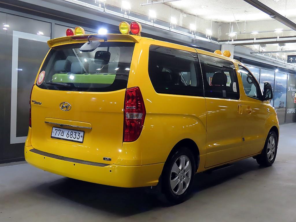 HYUNDAI Starex - Vista 4