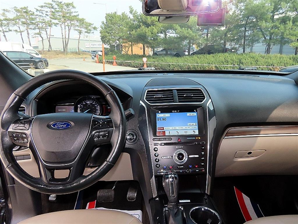 Ford Explorer - Vista 2