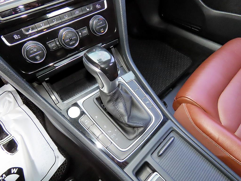 Volkswagen Golf - Vista 10