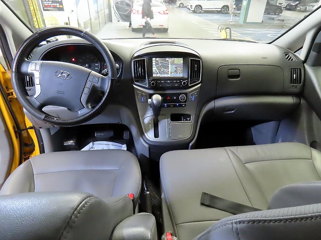 HYUNDAI Starex - Vista 10