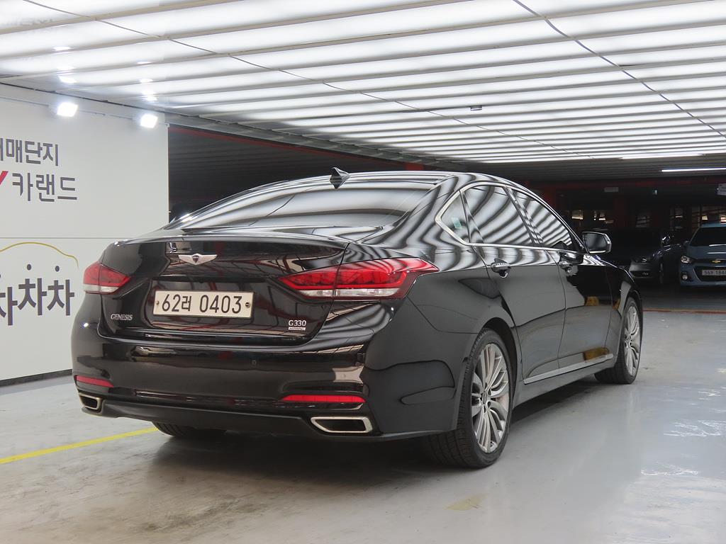 HYUNDAI Genesis - Vista 4