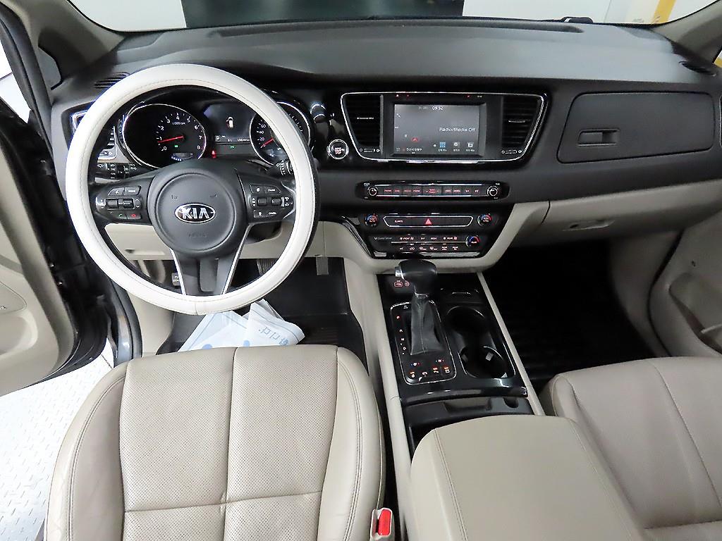 KIA Carnival - Vista 7