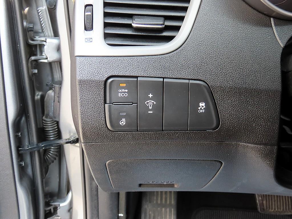 HYUNDAI Avante - Vista 12