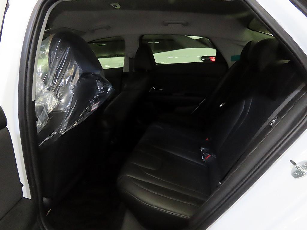 HYUNDAI Avante - Vista 7