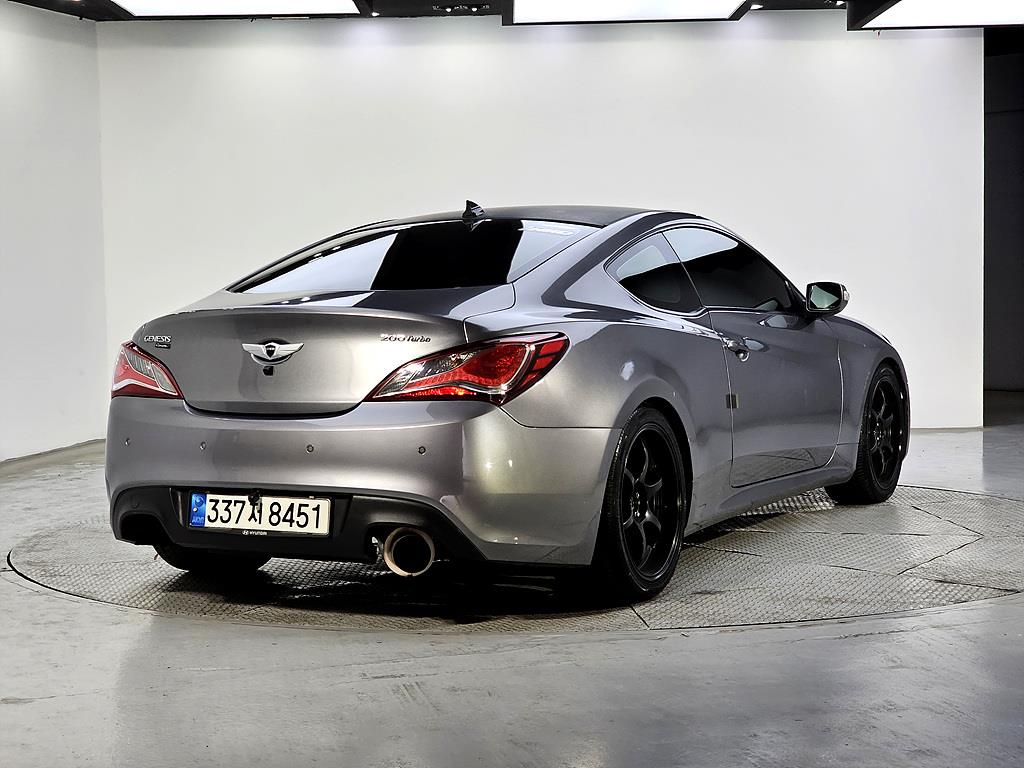 HYUNDAI Genesis - Vista 4