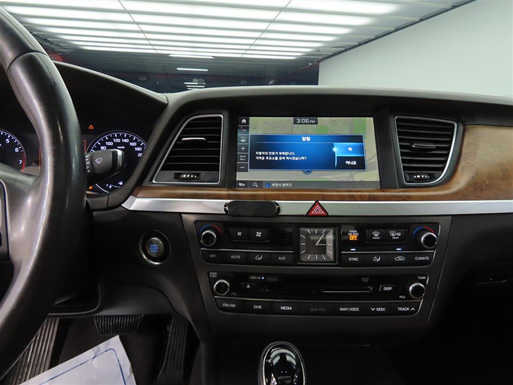 HYUNDAI Genesis - Vista 10