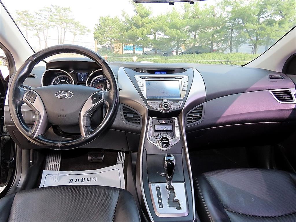 HYUNDAI Avante - Vista 7