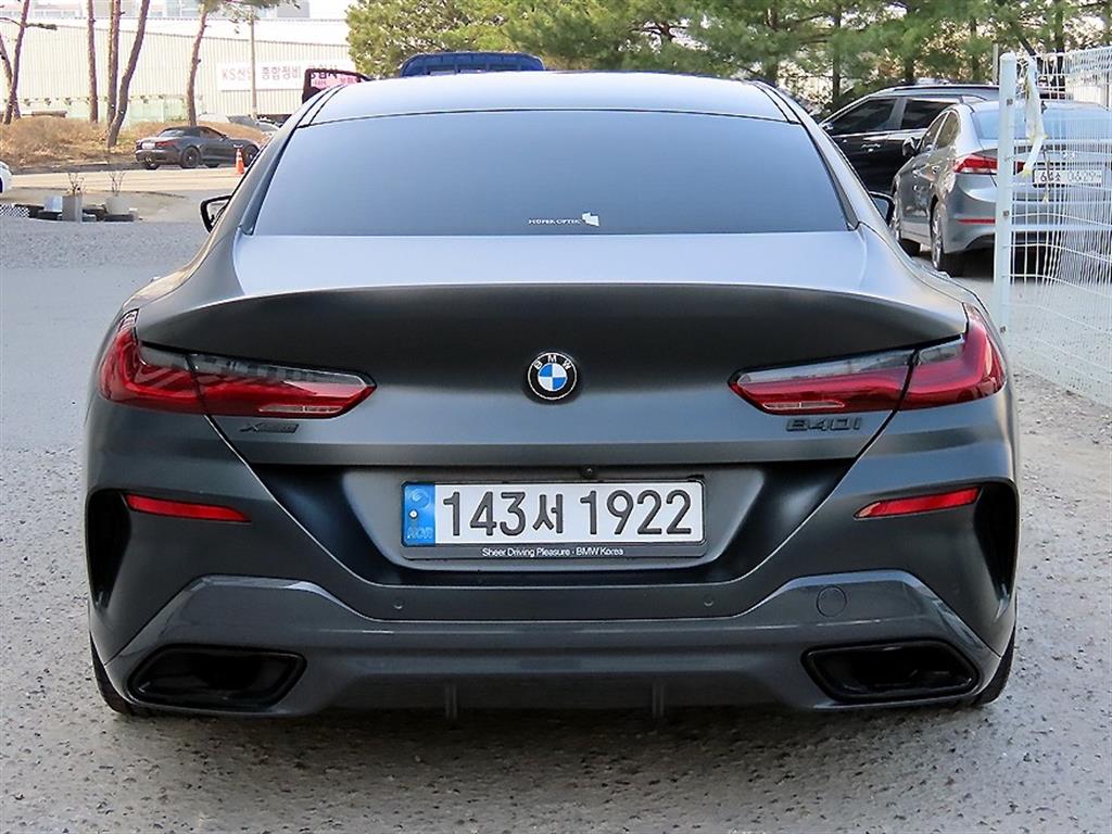 BMW 8 Series - Vista 4