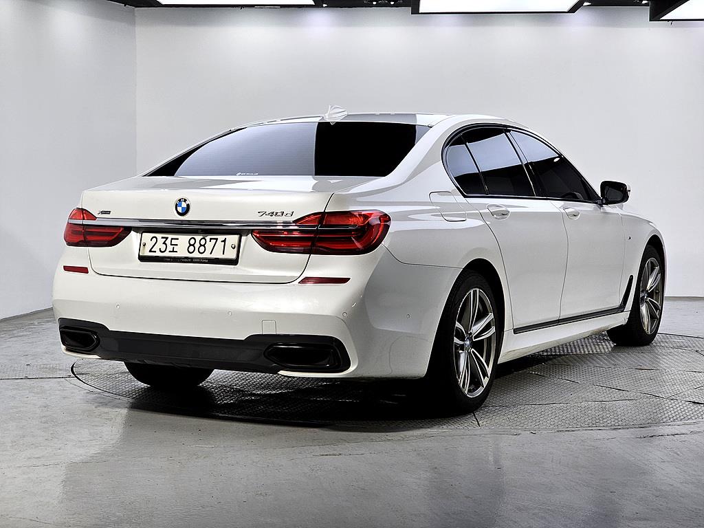 BMW 7 Series - Vista 4