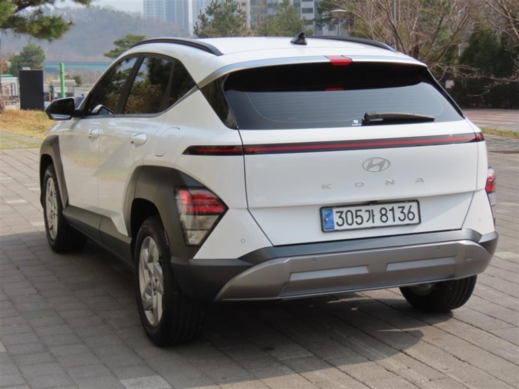 HYUNDAI Kona - Vista 7