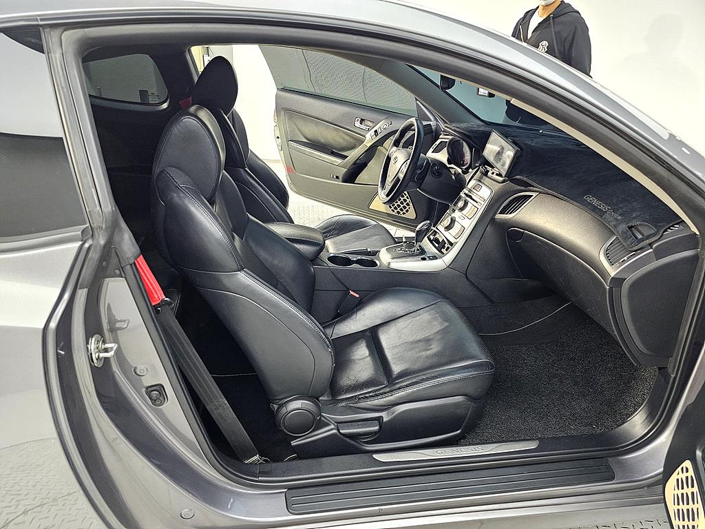 HYUNDAI Genesis - Vista 5