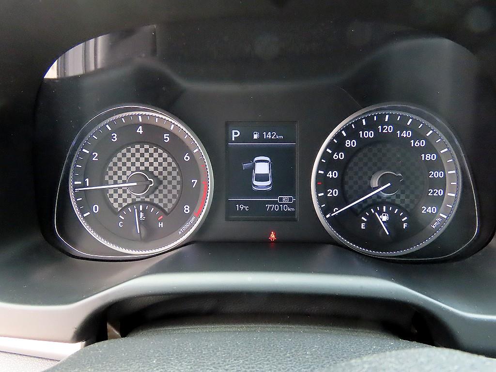 HYUNDAI Avante - Vista 9