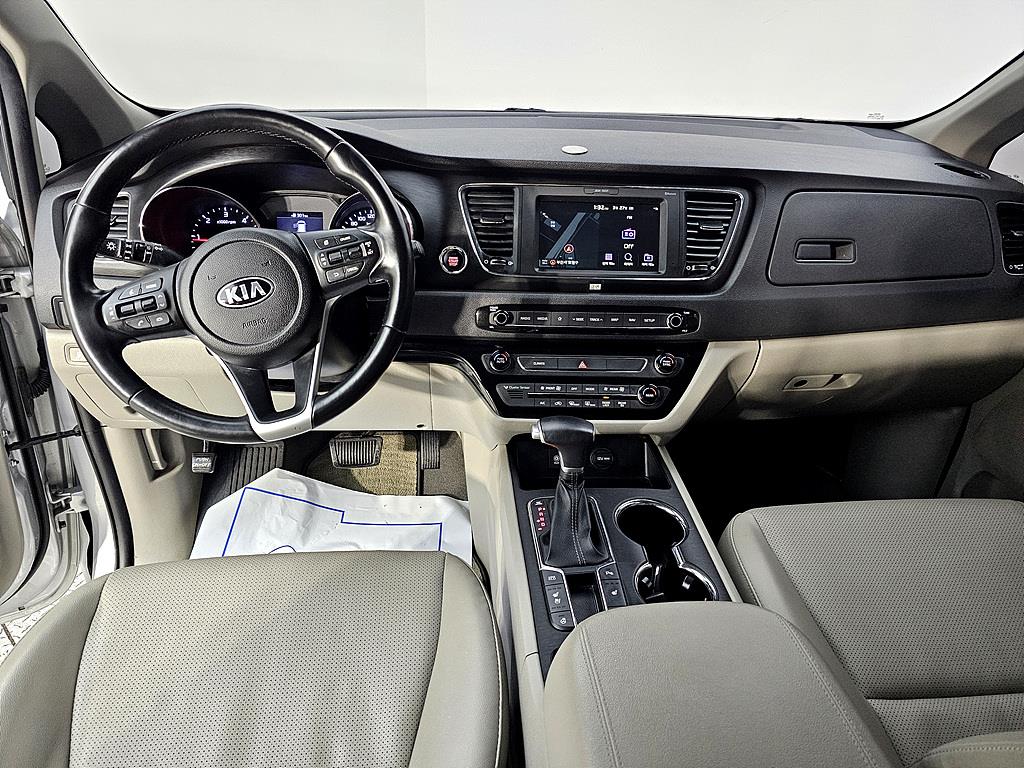 KIA Carnival - Vista 5