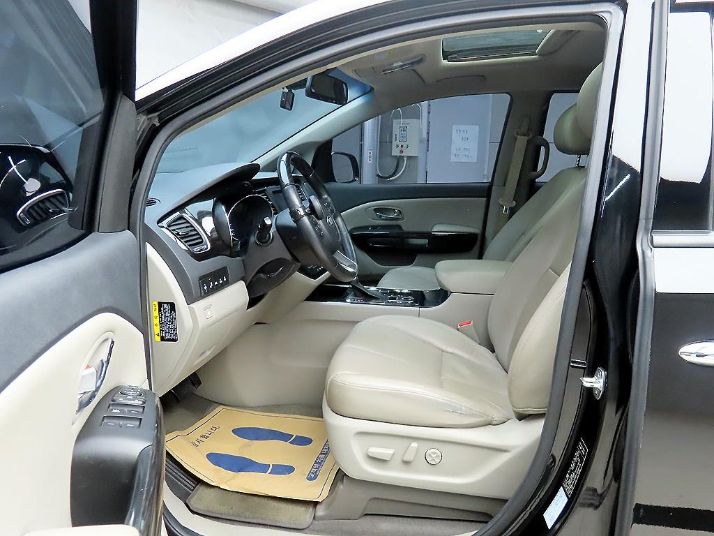 KIA Carnival - Vista 5