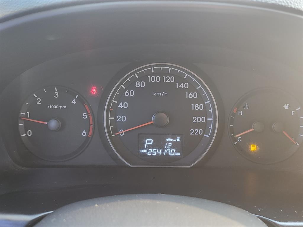 HYUNDAI Starex - Vista 5