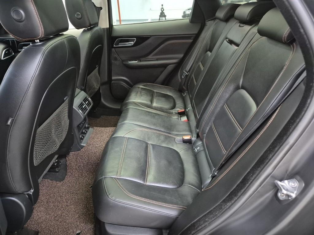 Jaguar F-PACE - Vista 12