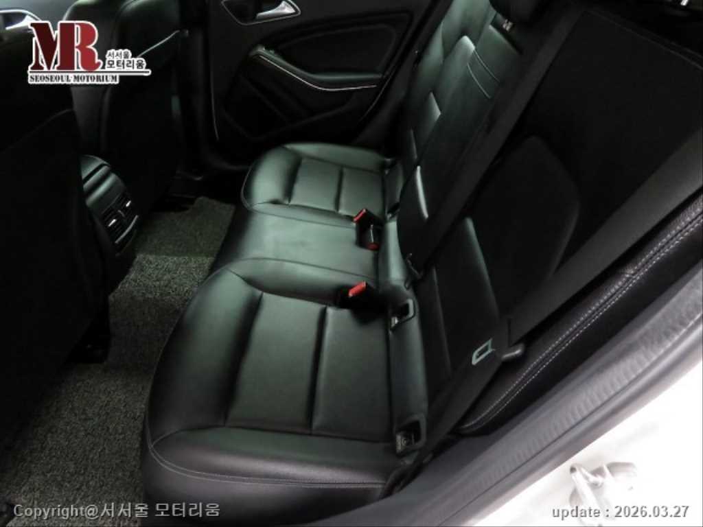 Mercedes Benz GLA Class - Vista 6