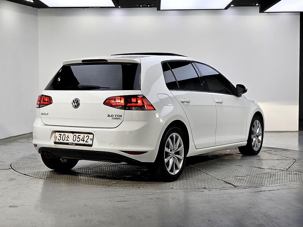 Volkswagen Golf - Vista 4