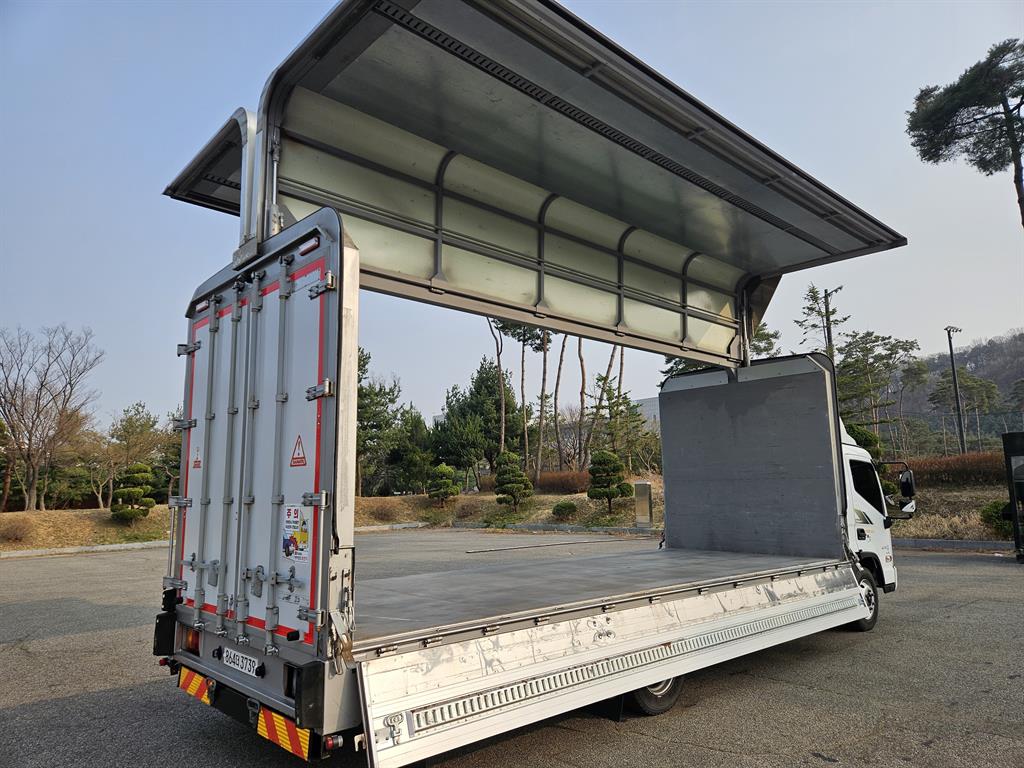 medium and large cargo truck - Vista 11