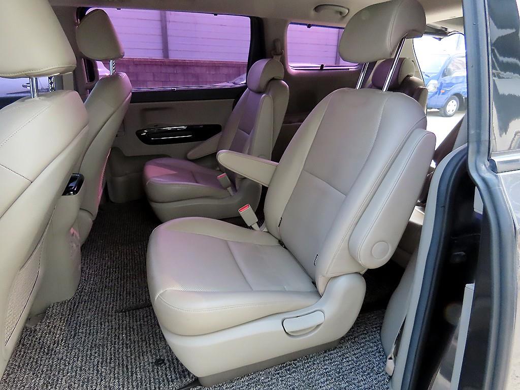 KIA Carnival - Vista 6