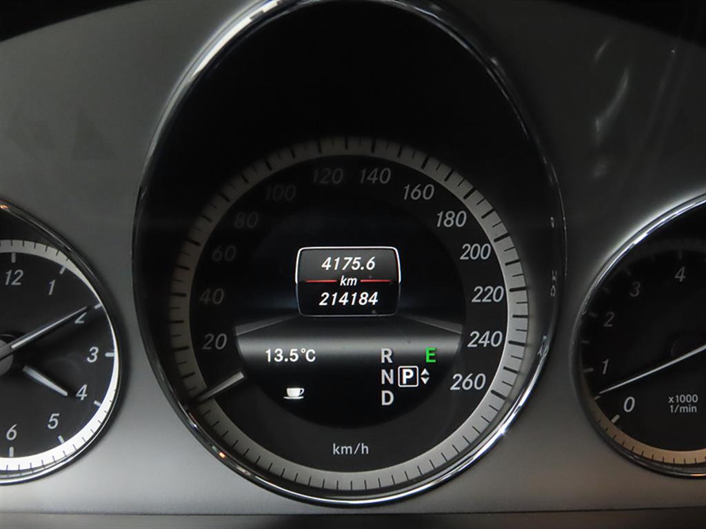 Mercedes Benz E class - Vista 8