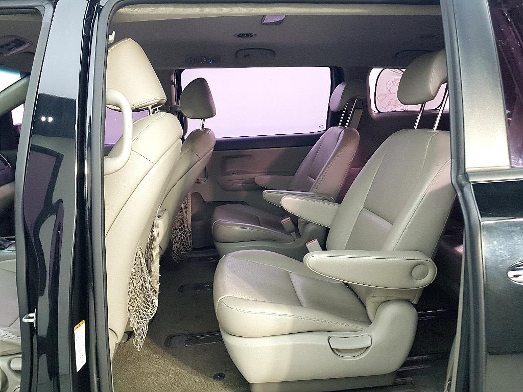 KIA Carnival - Vista 9