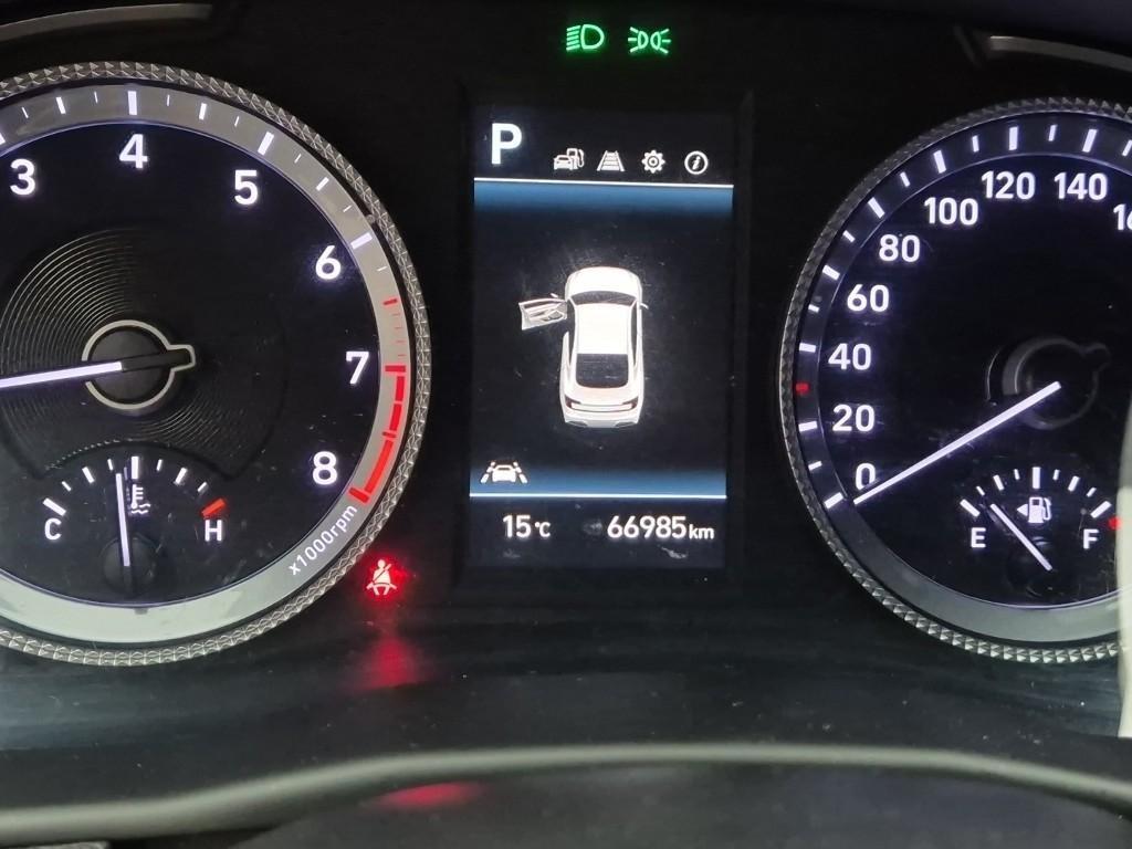 HYUNDAI Sonata - Vista 6