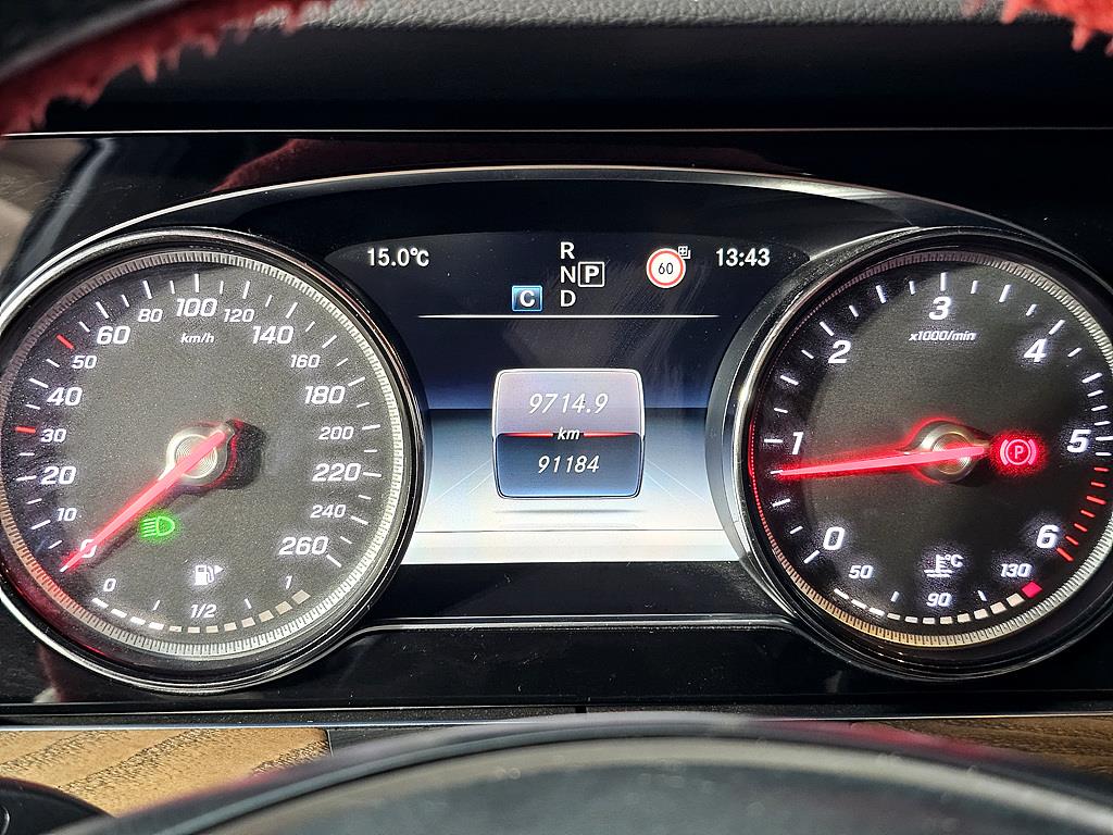 Mercedes Benz E class - Vista 7