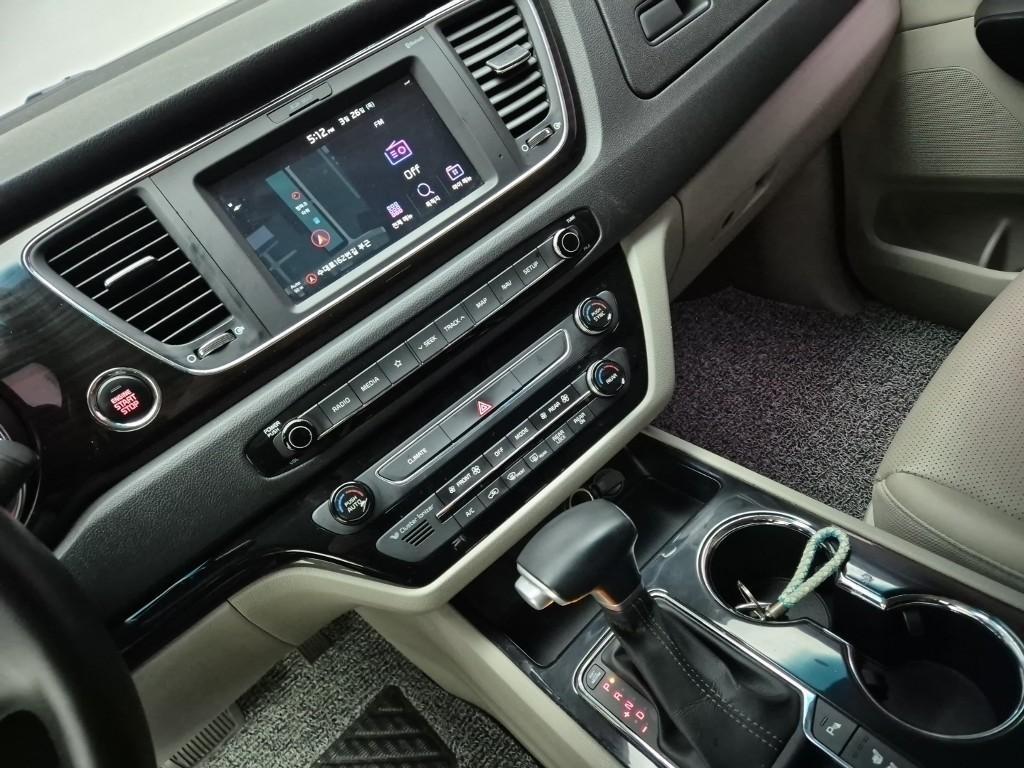 KIA Carnival - Vista 10