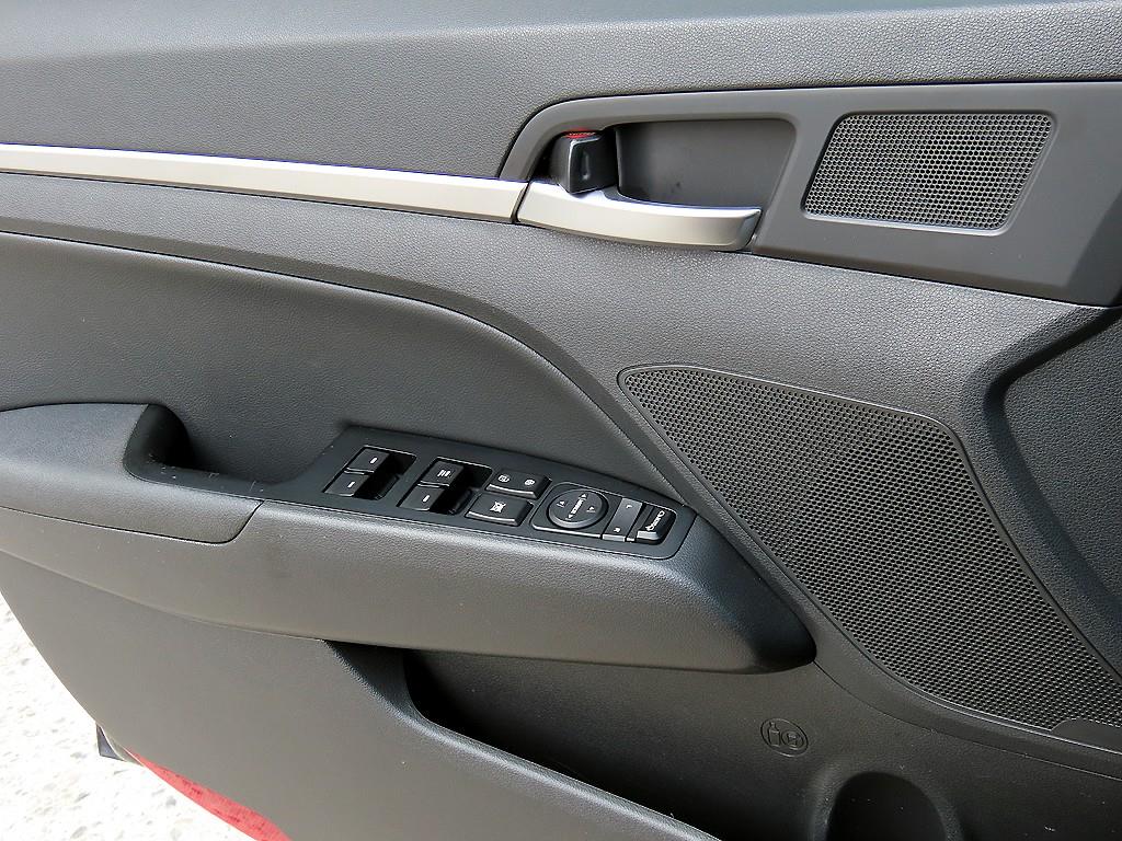 HYUNDAI Avante - Vista 11