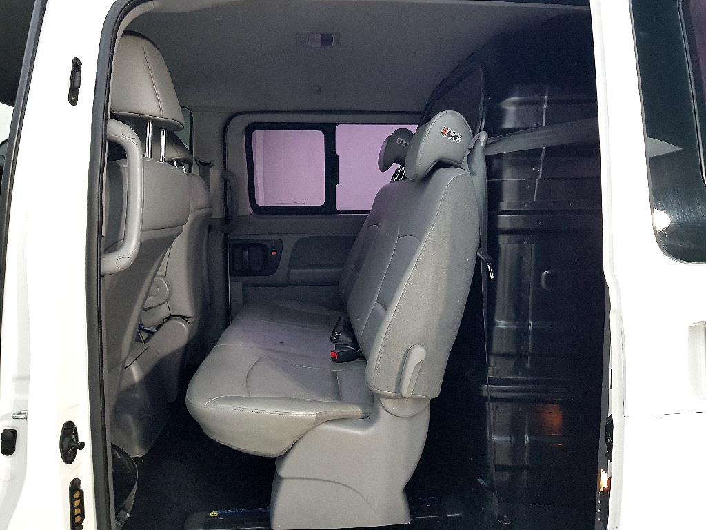 HYUNDAI Starex - Vista 9