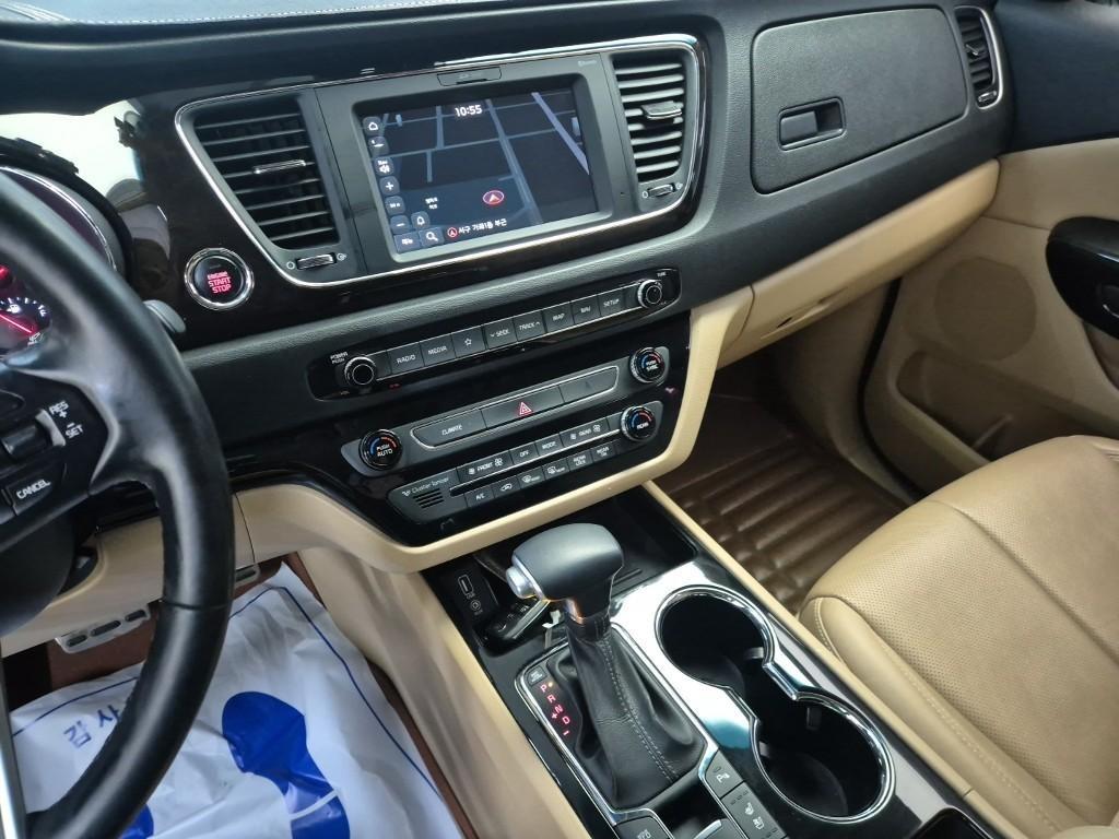KIA Carnival - Vista 10