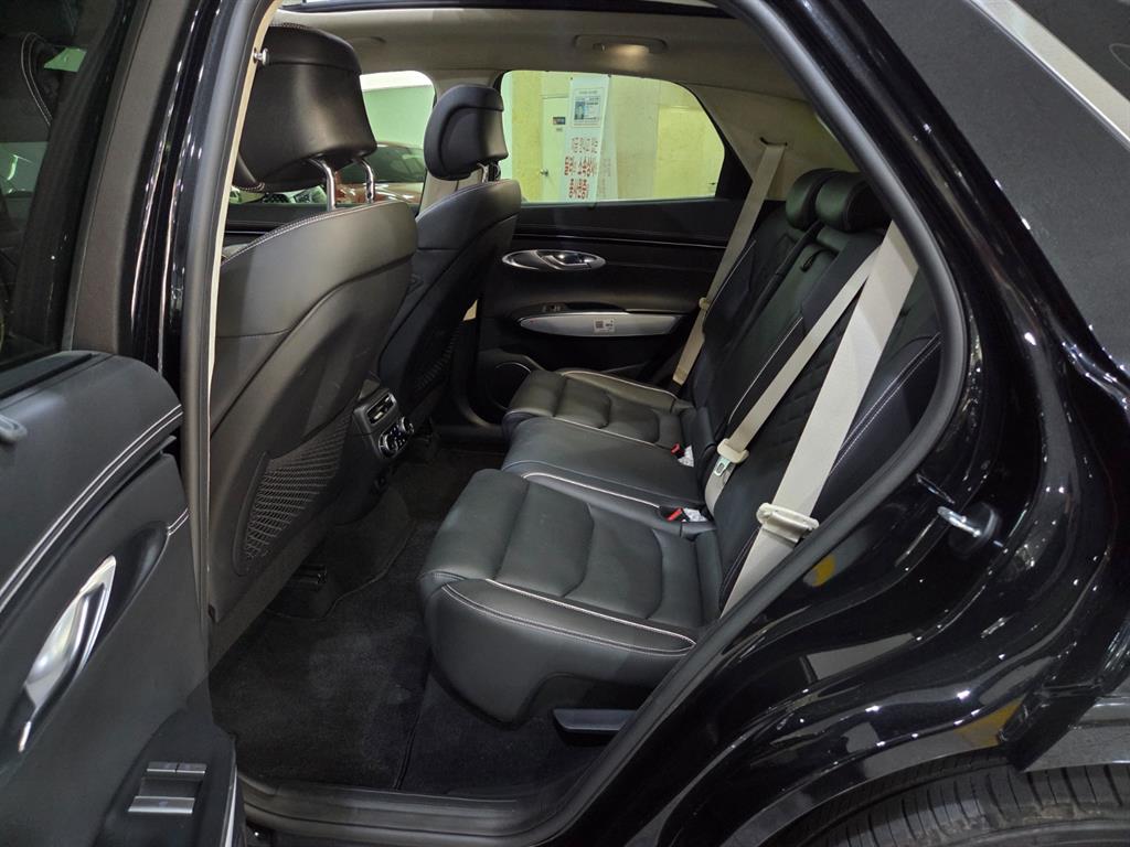 Genesis GV70 - Vista 7