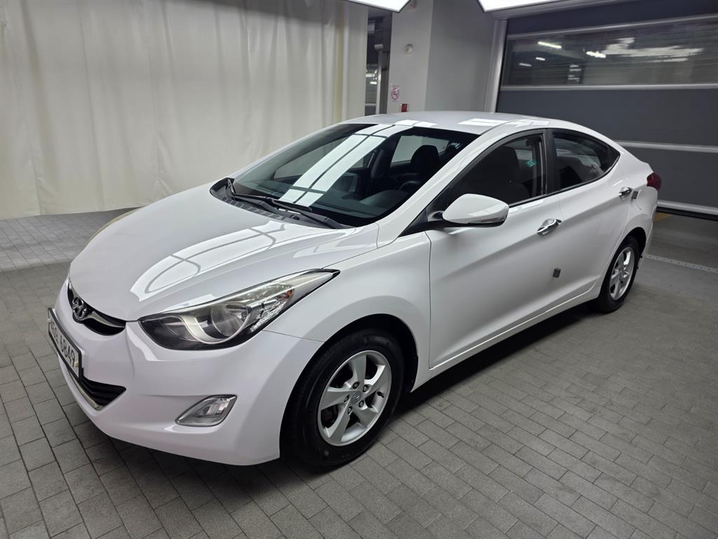 HYUNDAI Avante - Vista 3