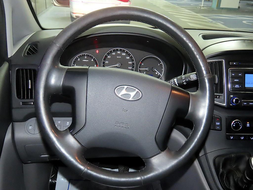 HYUNDAI Starex - Vista 8